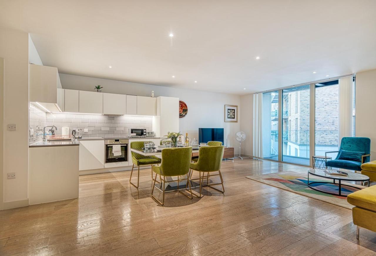 Austin David Apartments Royal Wharf London Exteriör bild