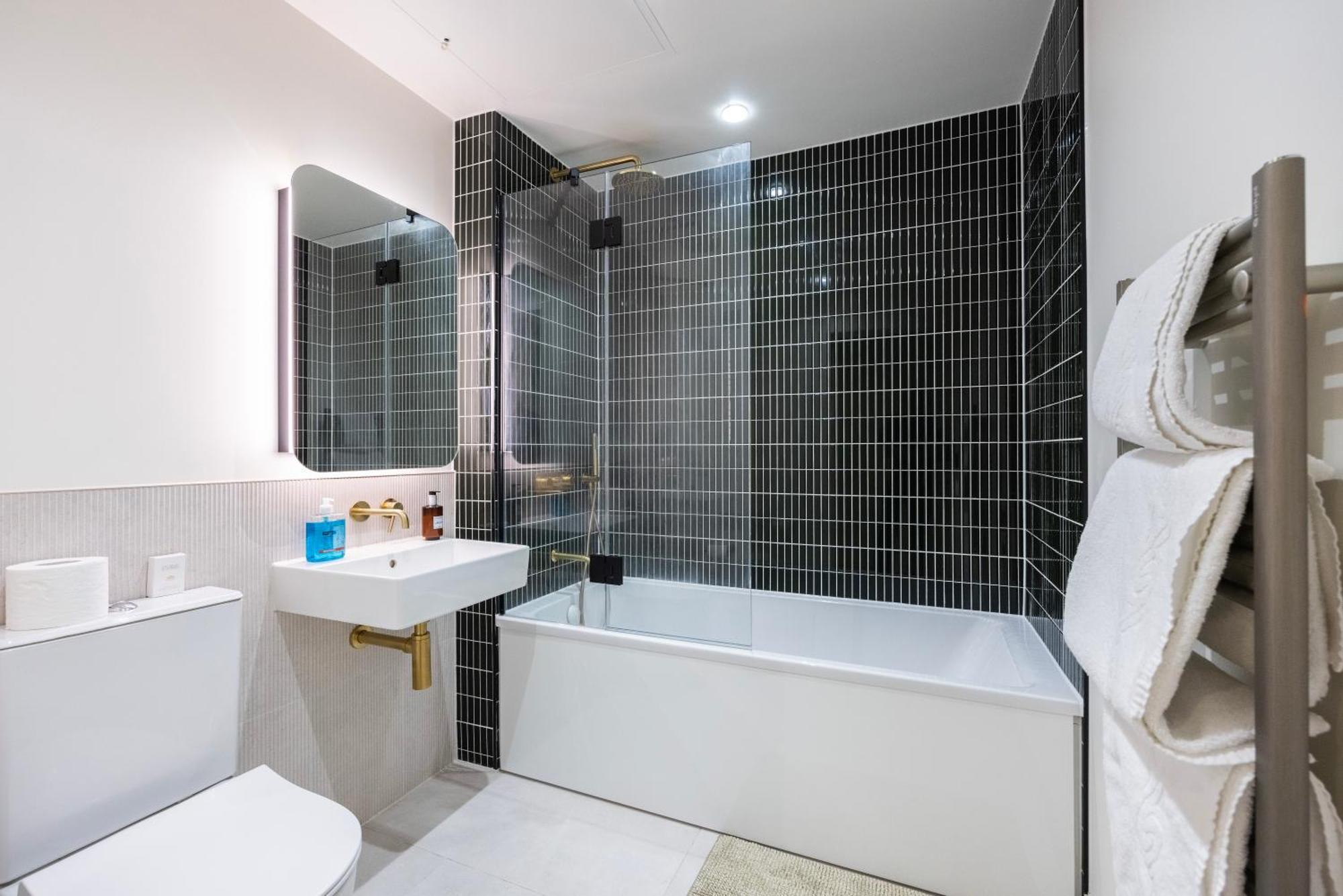 Austin David Apartments Royal Wharf London Exteriör bild